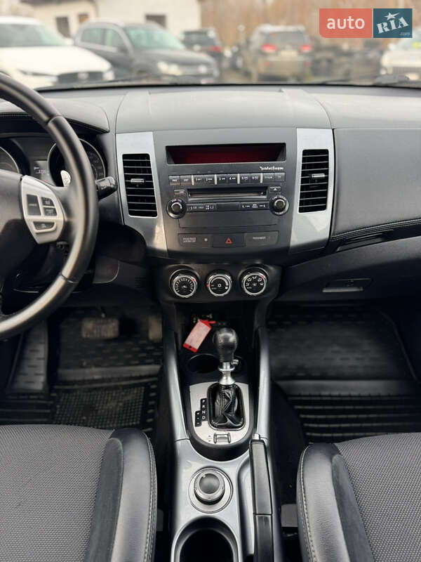 Позашляховик / Кросовер Mitsubishi Outlander 2011 в Дубні