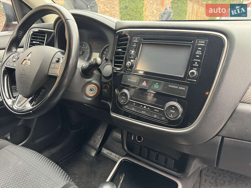 Внедорожник / Кроссовер Mitsubishi Outlander 2016 в Киеве