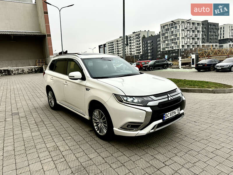 Позашляховик / Кросовер Mitsubishi Outlander 2019 в Львові