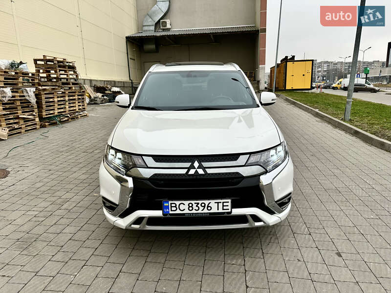 Позашляховик / Кросовер Mitsubishi Outlander 2019 в Львові