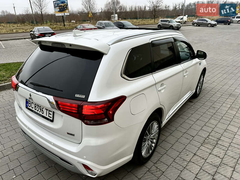 Позашляховик / Кросовер Mitsubishi Outlander 2019 в Львові