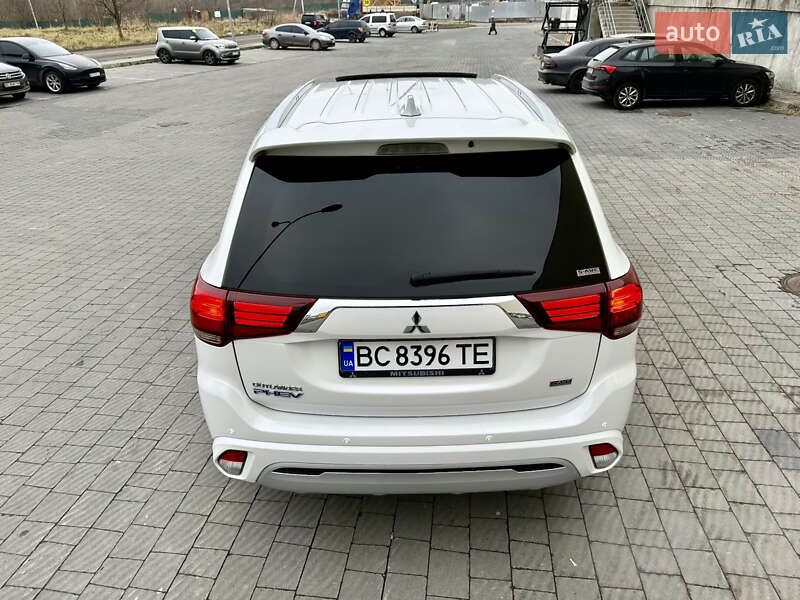 Позашляховик / Кросовер Mitsubishi Outlander 2019 в Львові