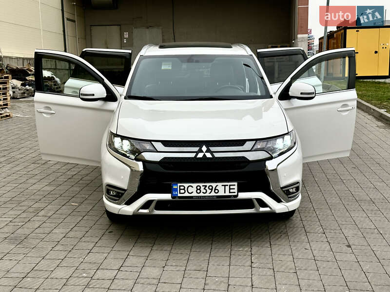 Позашляховик / Кросовер Mitsubishi Outlander 2019 в Львові