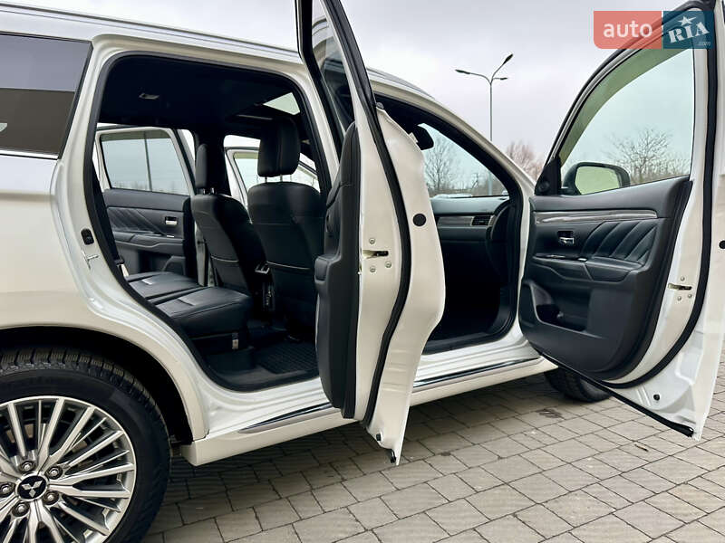 Позашляховик / Кросовер Mitsubishi Outlander 2019 в Львові