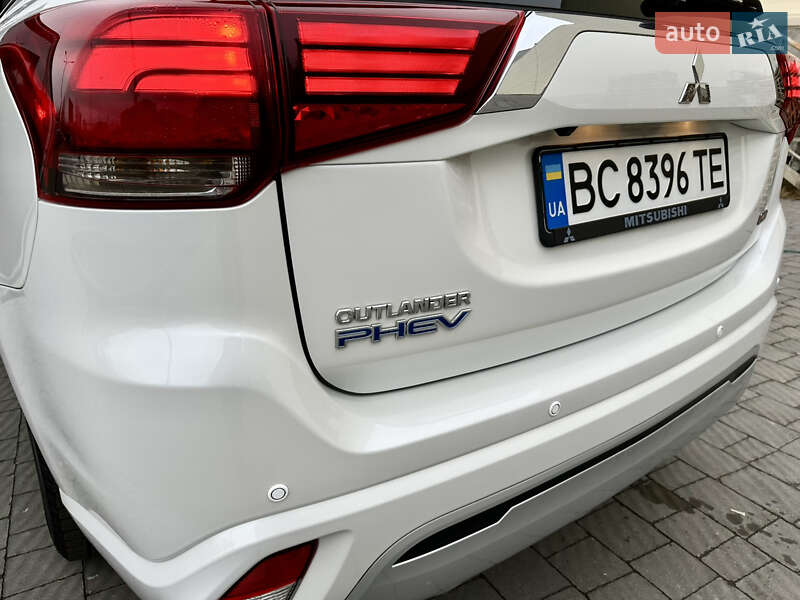 Позашляховик / Кросовер Mitsubishi Outlander 2019 в Львові