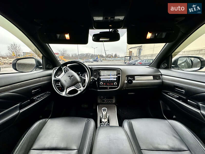 Позашляховик / Кросовер Mitsubishi Outlander 2019 в Львові