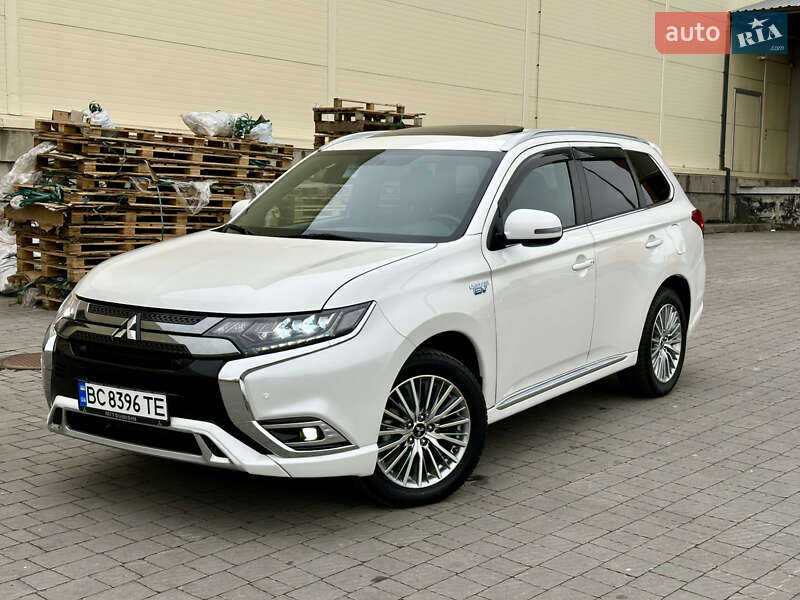 Позашляховик / Кросовер Mitsubishi Outlander 2019 в Львові