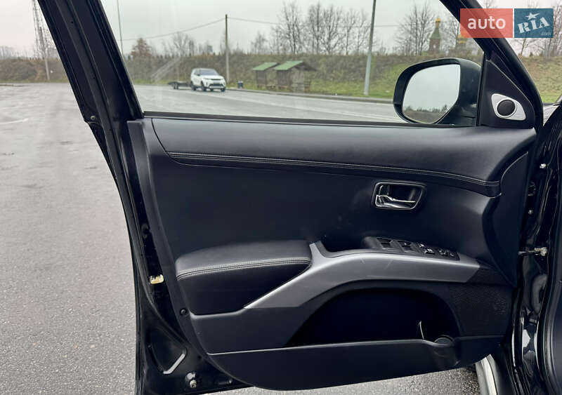 Позашляховик / Кросовер Mitsubishi Outlander 2012 в Полтаві