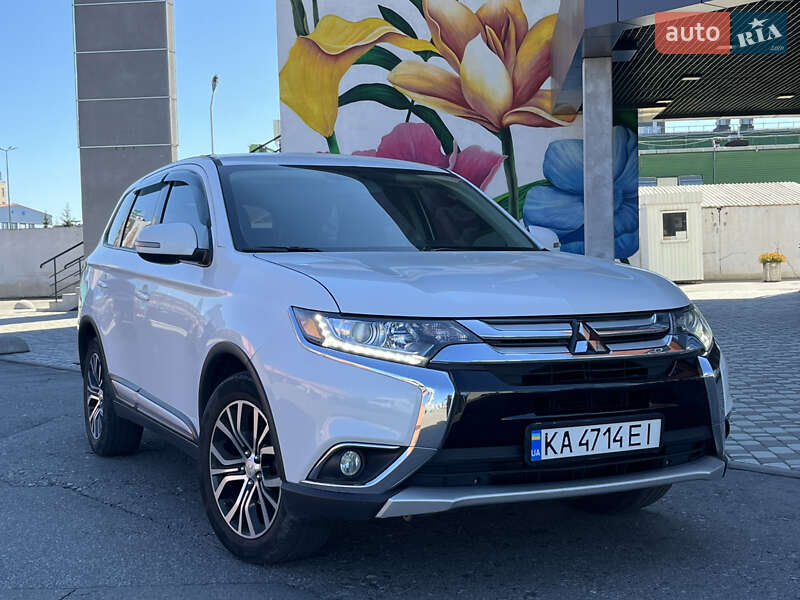Внедорожник / Кроссовер Mitsubishi Outlander 2017 в Киеве