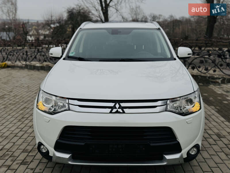 Позашляховик / Кросовер Mitsubishi Outlander 2015 в Дрогобичі