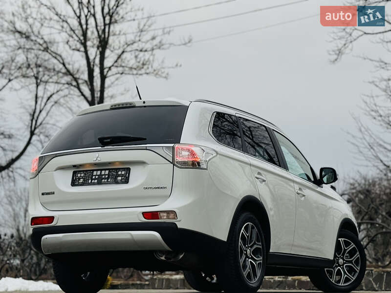 Позашляховик / Кросовер Mitsubishi Outlander 2015 в Дрогобичі