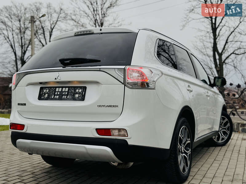 Позашляховик / Кросовер Mitsubishi Outlander 2015 в Дрогобичі