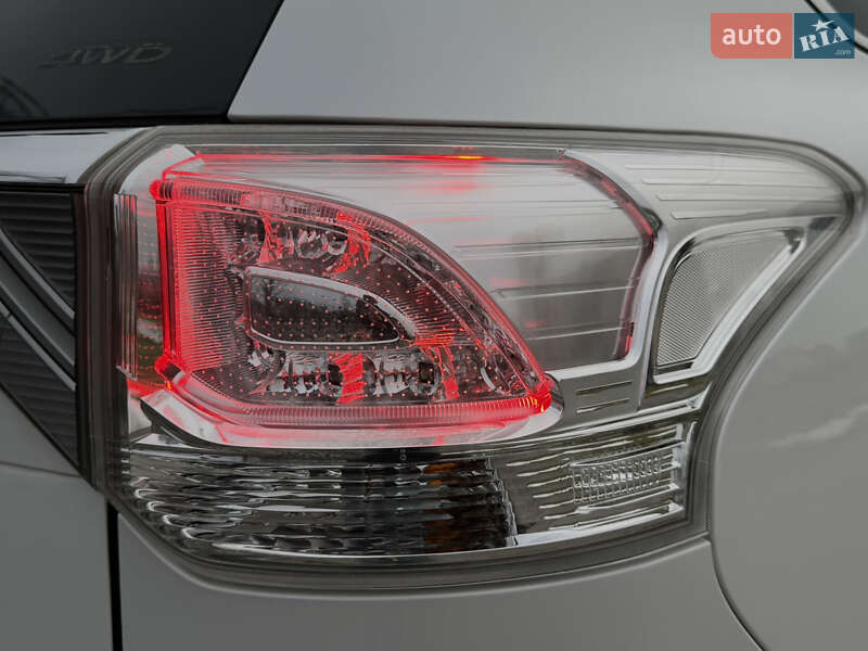 Позашляховик / Кросовер Mitsubishi Outlander 2015 в Дрогобичі