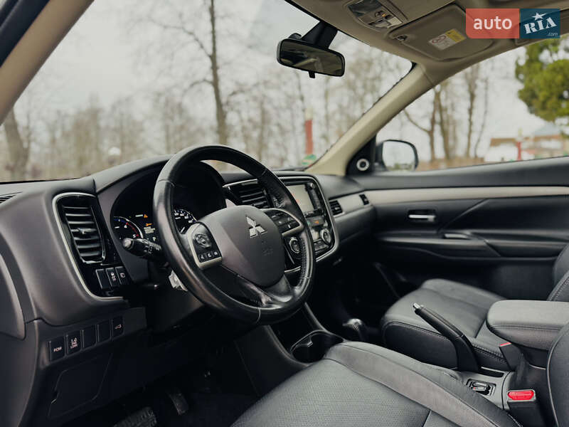 Позашляховик / Кросовер Mitsubishi Outlander 2015 в Дрогобичі