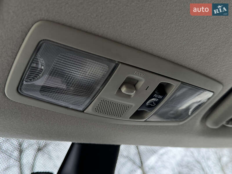 Позашляховик / Кросовер Mitsubishi Outlander 2015 в Дрогобичі