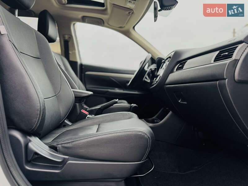 Позашляховик / Кросовер Mitsubishi Outlander 2015 в Дрогобичі