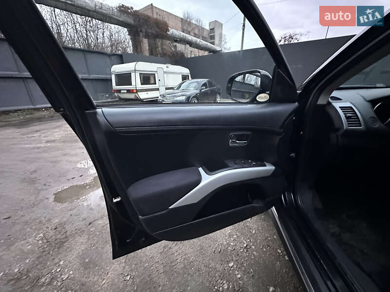 Позашляховик / Кросовер Mitsubishi Outlander 2009 в Ніжині