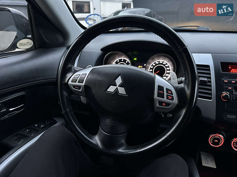 Позашляховик / Кросовер Mitsubishi Outlander 2009 в Ніжині