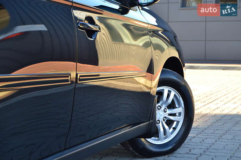 Внедорожник / Кроссовер Mitsubishi Outlander 2013 в Дрогобыче