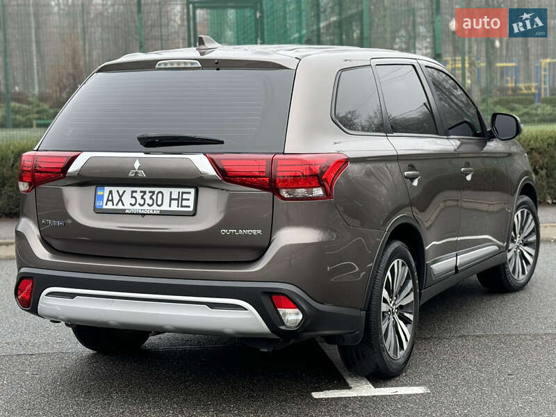 Позашляховик / Кросовер Mitsubishi Outlander 2018 в Харкові фото 16 Позашляховик / Кросовер Mitsubishi Outlander 2018 в Харкові