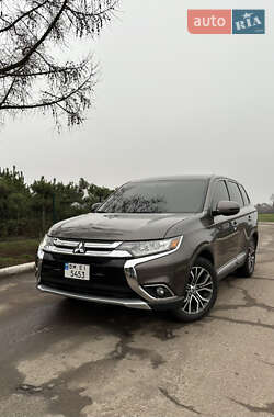 Внедорожник / Кроссовер Mitsubishi Outlander 2015 в Сумах