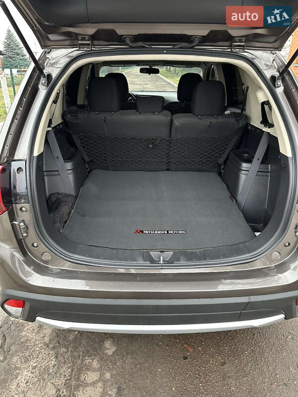 Внедорожник / Кроссовер Mitsubishi Outlander 2015 в Сумах фото 15 Внедорожник / Кроссовер Mitsubishi Outlander 2015 в Сумах