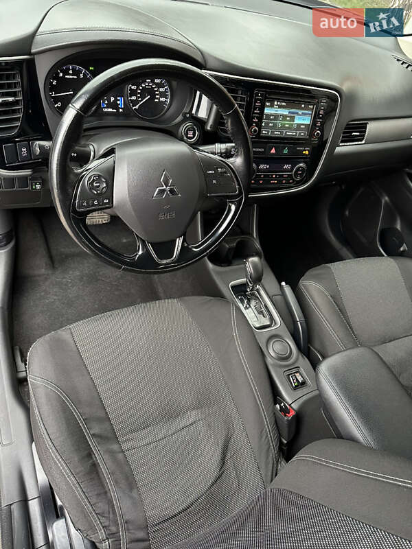 Внедорожник / Кроссовер Mitsubishi Outlander 2015 в Сумах фото 19 Внедорожник / Кроссовер Mitsubishi Outlander 2015 в Сумах