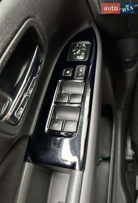 Внедорожник / Кроссовер Mitsubishi Outlander 2015 в Сумах фото 24 Внедорожник / Кроссовер Mitsubishi Outlander 2015 в Сумах