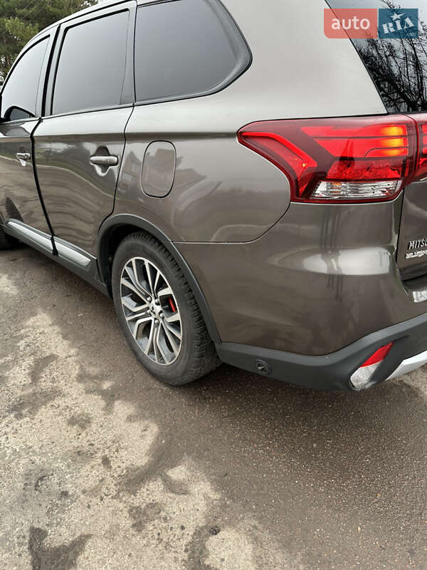 Внедорожник / Кроссовер Mitsubishi Outlander 2015 в Сумах фото 9 Внедорожник / Кроссовер Mitsubishi Outlander 2015 в Сумах