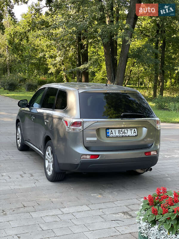 Позашляховик / Кросовер Mitsubishi Outlander 2013 в Попільні