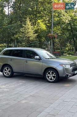 Внедорожник / Кроссовер Mitsubishi Outlander 2013 в Киеве