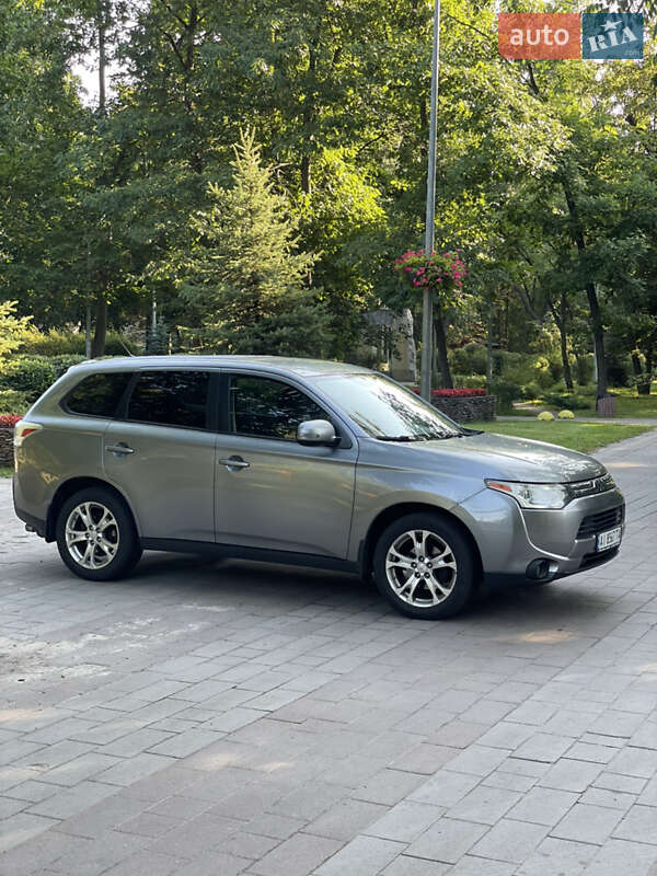 Позашляховик / Кросовер Mitsubishi Outlander 2013 в Попільні