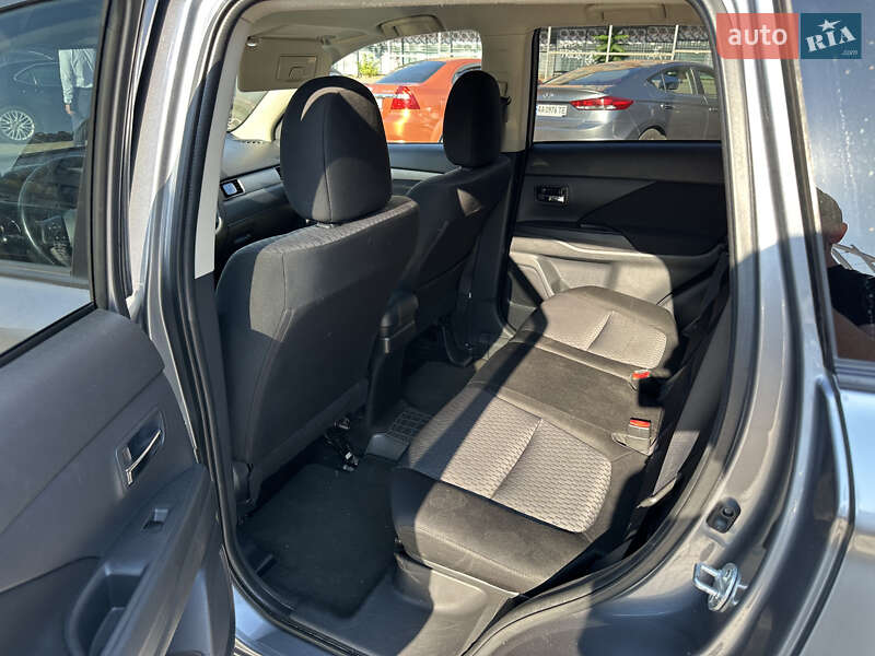 Позашляховик / Кросовер Mitsubishi Outlander 2013 в Попільні