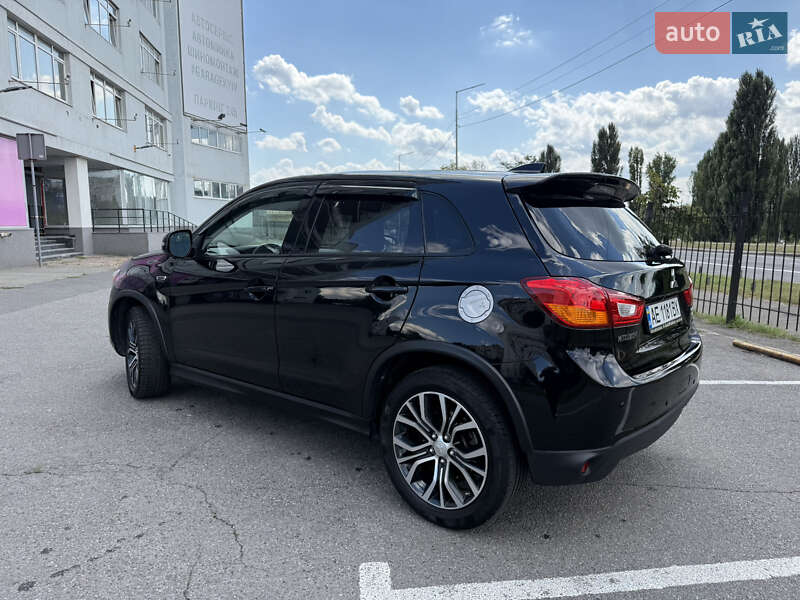 Внедорожник / Кроссовер Mitsubishi Outlander 2016 в Киеве