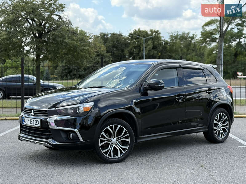 Внедорожник / Кроссовер Mitsubishi Outlander 2016 в Киеве