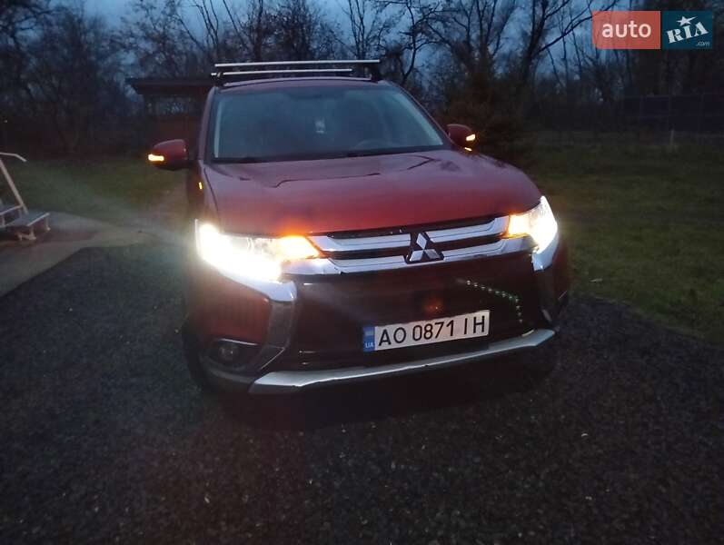 Позашляховик / Кросовер Mitsubishi Outlander 2018 в Ужгороді