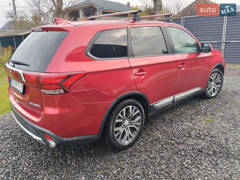 Позашляховик / Кросовер Mitsubishi Outlander 2018 в Ужгороді