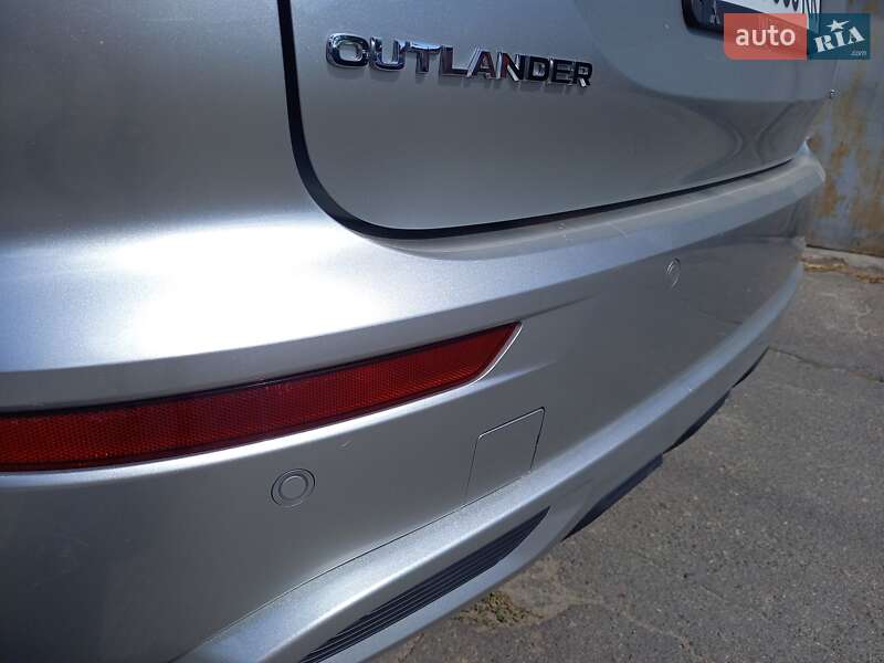 Внедорожник / Кроссовер Mitsubishi Outlander 2022 в Черкассах