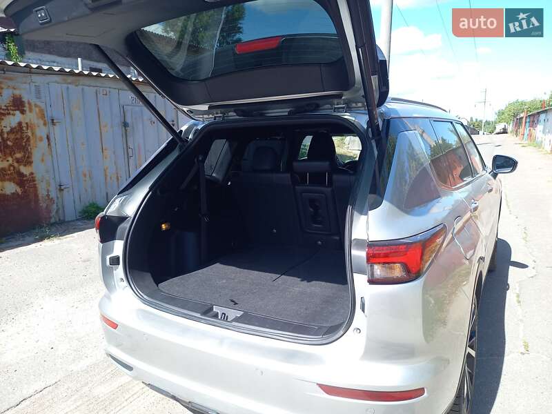 Внедорожник / Кроссовер Mitsubishi Outlander 2022 в Черкассах