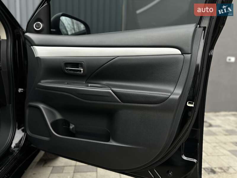 Позашляховик / Кросовер Mitsubishi Outlander 2013 в Івано-Франківську