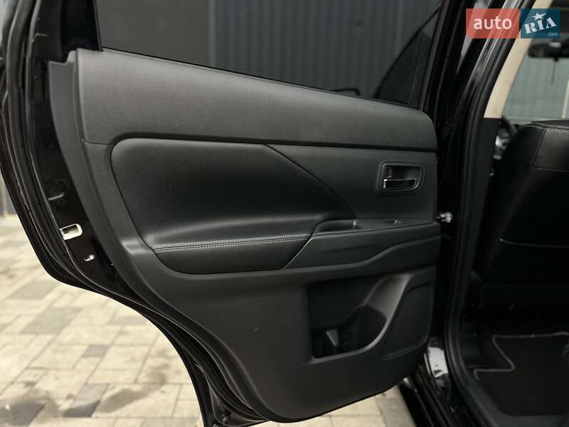 Позашляховик / Кросовер Mitsubishi Outlander 2013 в Івано-Франківську