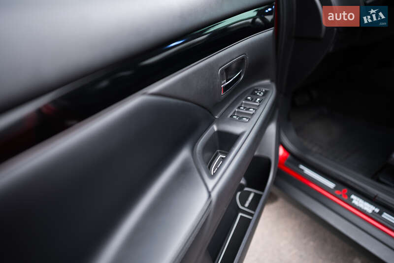 Внедорожник / Кроссовер Mitsubishi Outlander 2019 в Запорожье