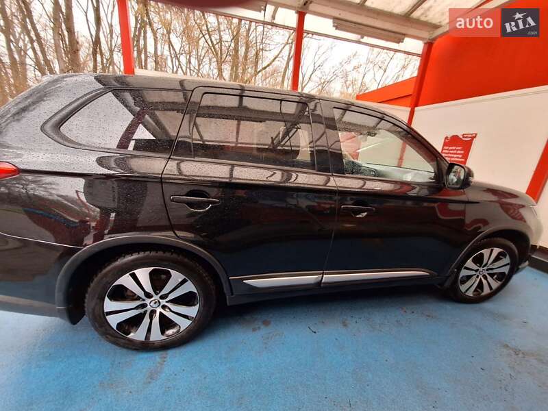 Позашляховик / Кросовер Mitsubishi Outlander 2017 в Черкасах
