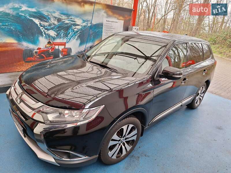 Позашляховик / Кросовер Mitsubishi Outlander 2017 в Черкасах