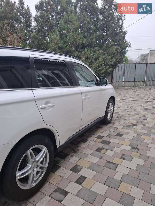 Позашляховик / Кросовер Mitsubishi Outlander 2012 в Ужгороді