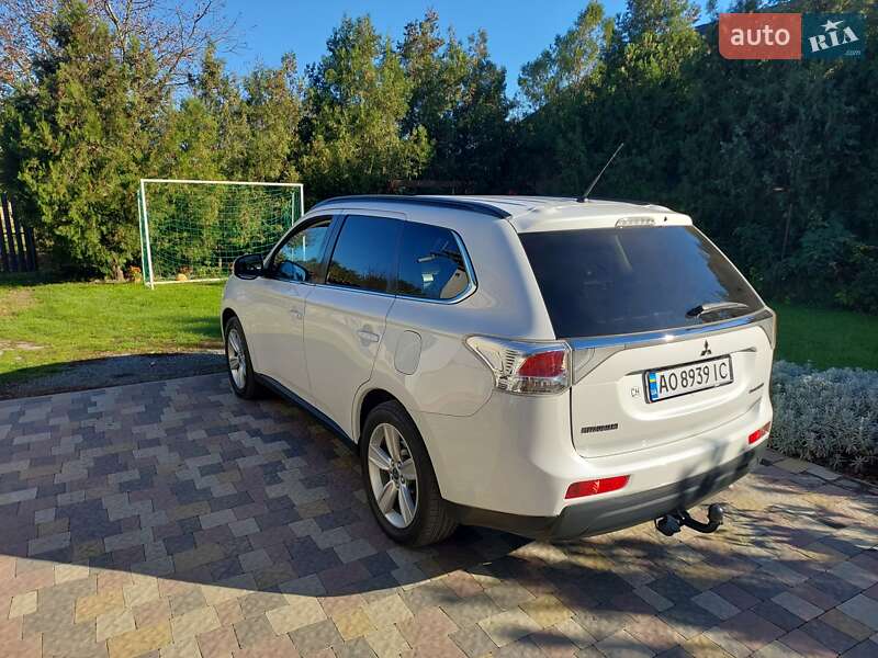 Позашляховик / Кросовер Mitsubishi Outlander 2012 в Ужгороді