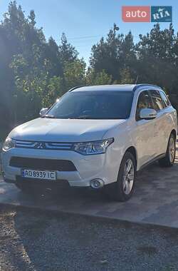Позашляховик / Кросовер Mitsubishi Outlander 2012 в Ужгороді