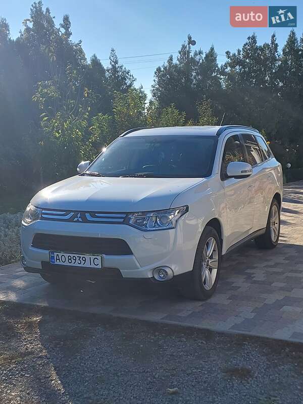 Mitsubishi Outlander 2012