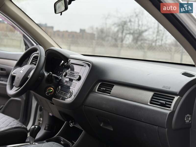 Внедорожник / Кроссовер Mitsubishi Outlander 2013 в Ивано-Франковске