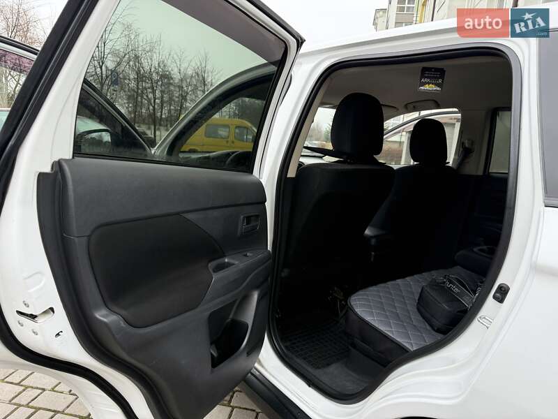 Внедорожник / Кроссовер Mitsubishi Outlander 2013 в Ивано-Франковске